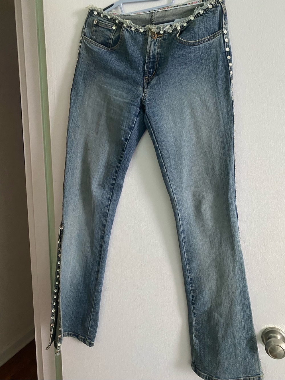 PARASUCO VINTAGE JEANS, SIZE 27 WITH LARGE STONES ON THE SIDES, MADE IN CANADA